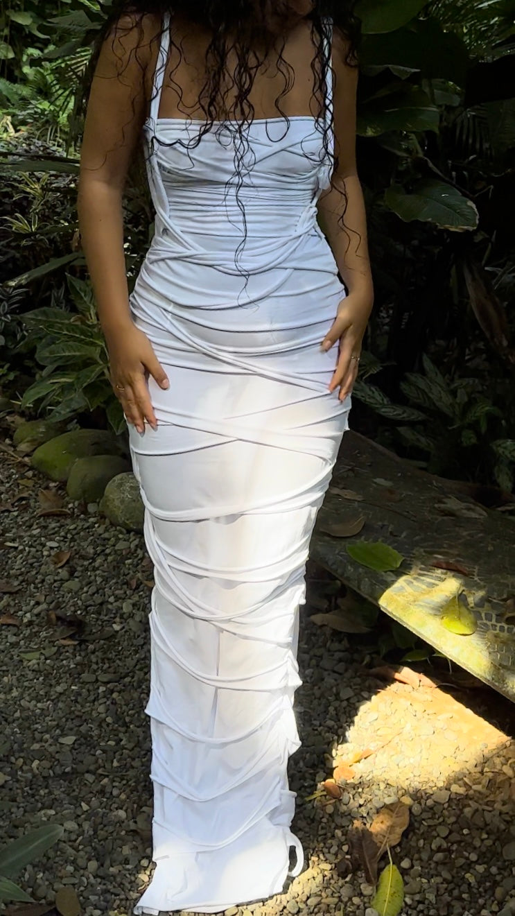 The white Mummy dress